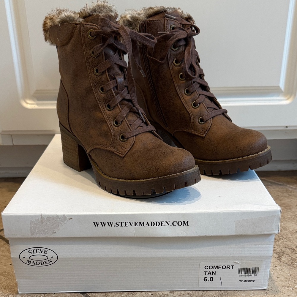 NWT Steve Madden Comfort Tan Brown Lace Up Boots sz 6